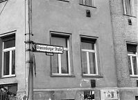 Dateiname=Berlin-Mitte-Oranienburger-19920816-41.jpg
Dateigröße=244KB
Abmessungen: 880x642
hinzugefügt am: 04. Januar 2016 Berlin-Mitte-Oranienburger-19920816-41.jpg