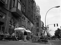 Dateiname=Berlin-Mitte-Oranienburger-19920816-46.jpg
Dateigröße=211KB
Abmessungen: 880x651
hinzugefügt am: 04. Januar 2016 Berlin-Mitte-Oranienburger-19920816-46.jpg