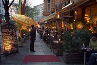 Dateiname=Berlin-Mitte-Oranienburger-20050418-21.jpg
Dateigröße=257KB
Abmessungen: 880x586
hinzugefügt am: 04. Januar 2016 Berlin-Mitte-Oranienburger-20050418-21.jpg