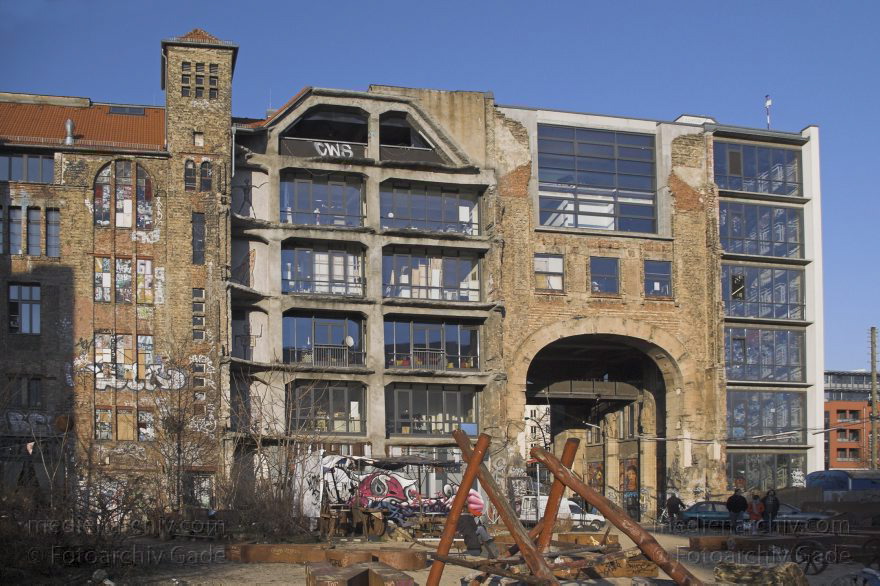 Berlin. Tacheles. Kunst-und Kulturzentrum. Ateliers.
18. Februar 2007. Berlin. Mitte. Scheunenviertel. Tacheles. Kunst-und Kulturzentrum. Ateliers.
Schlüsselwörter: Berlin;Deutschland;Germany;Mitte;Oranienburger Straße;Scheunenviertel;Spandauer Vorstadt;2007;Tacheles