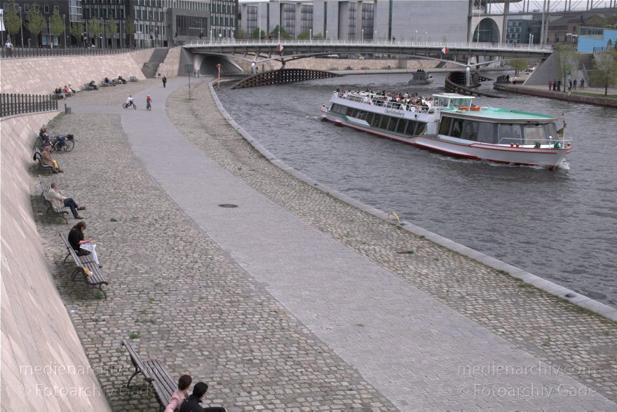 Berlin. Regierungsviertel. Ausflugsdampfer auf dem Spree.
2. 5. 2010. Berlin. Mitte. Regierungsviertel. Ausflugsdampfer auf dem Fluss Spree.
Schlüsselwörter: Ausflugsdampfer;Berlin;Deutschland;Germany;Mitte;Regierungsviertel;2010;Spree