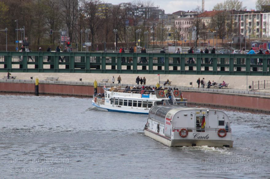 Berlin. Regierungsviertel. Ausflugsdampfer auf der Spree. Schiffe. Boote. Fahrgastschiffe
5. 3. 2012. Berlin. Mitte. Regierungsviertel. Ausflugsdampfer auf der Spree. Schiffe. Boote. Fahrgastschiffe
Schlüsselwörter: Ausflugsdampfer;Berlin;Boote;Deutschland;Fahrgastschiff;Fluss;Germany;Mitte;Schiffe;2012;Spree