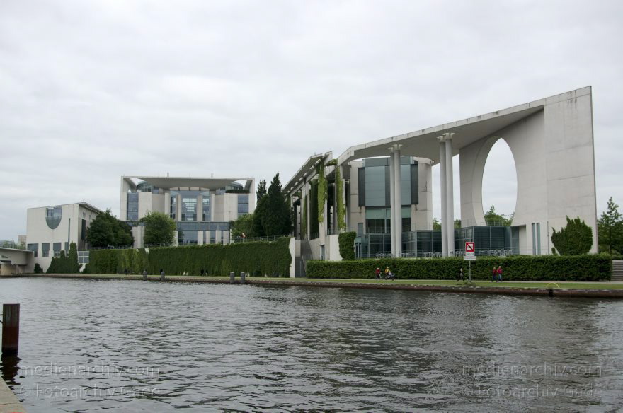 Berlin. Spree. Bundeskanzleramt
30. 5. 2014. Berlin. Mitte. Fluss Spree. Tiergarten. Bundeskanzleramt
Schlüsselwörter: Berlin;Bundeskanzleramt;Fluss;Mitte;Spree;2014;Tiergarten