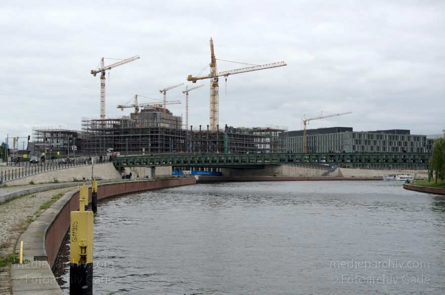 Berlin. Spree. Gustav-Heinemann-Brücke
30. 5. 2014. Berlin. Mitte. Fluss Spree. Gustav-Heinemann-Brücke
Schlüsselwörter: Berlin;Fluss;Gustav-Heinemann-Brücke;Mitte;2014;Spree
