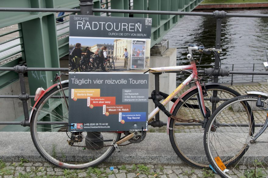 Berlin. Spree. Fahrrad
30. 5. 2014. Berlin. Mitte. Fluss Spree. Fahrrad
Schlüsselwörter: Berlin;Fahrrad;Fluss;Mitte;2014;Spree