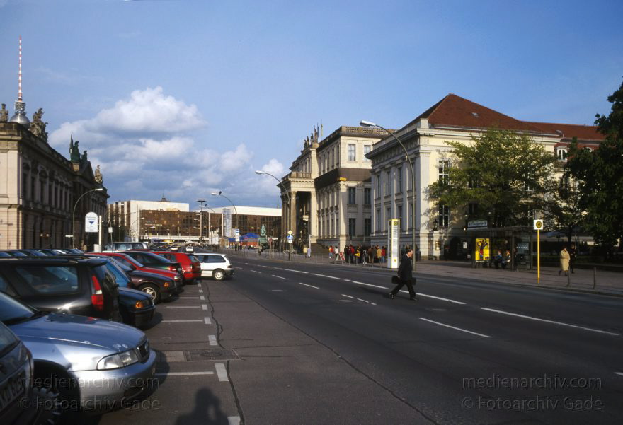 Berlin. Straße Unter den Linden.
Juli 1999. Berlin. Mitte. Straße Unter den Linden.
Schlüsselwörter: Berlin;Deutschland;Germany;Mitte;1999;Straße unter den Linden