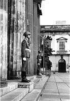 Berlin-Mitte-Unter-den-Linden-198907-01.jpg