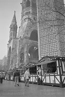 Dateiname=Berlin-Charlottenburg-Breitscheidplatz-19921225-411.jpg
Dateigröße=239KB
Abmessungen: 591x880
hinzugefügt am: 04. Januar 2016 Berlin-Charlottenburg-Breitscheidplatz-19921225-411.jpg
