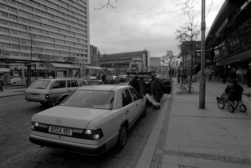 Berlin. Charlottenburg.
Januar 1995. Berlin. Charlottenburg.
Schlüsselwörter: Berlin;Charlottenburg;Deutschland;1995;Germany