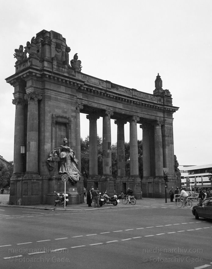 Charlottenburger Tor
Charlottenburger Tor
Schlüsselwörter: Deutschland;Berlin;Germany