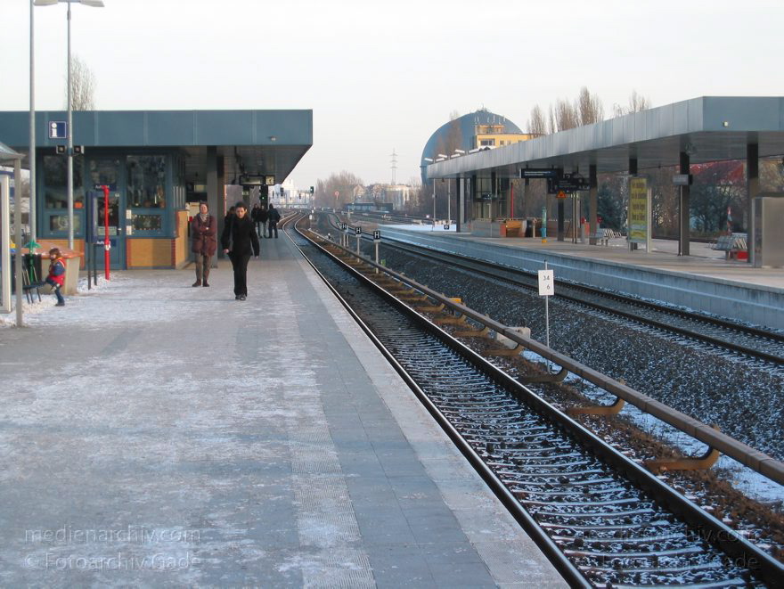 Berlin. Charlottenburg. S-Bahnhof Jungfernheide.
23. Dezember 2002. Berlin. Charlottenburg. S-Bahnhof Jungfernheide.
Schlüsselwörter: Berlin;Charlottenburg;Deutschland;Germany;Jungfernheide;2002;S-Bahnhof