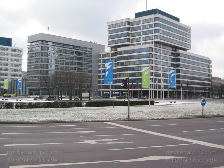 Berlin. Charlottenburg. Ernst Reuter Platz
5. Januar 2003. Berlin. Charlottenburg. Ernst Reuter Platz
Schlüsselwörter: Berlin;Charlottenburg;Deutschland;Ernst-Reuter-Platz;2003;Germany