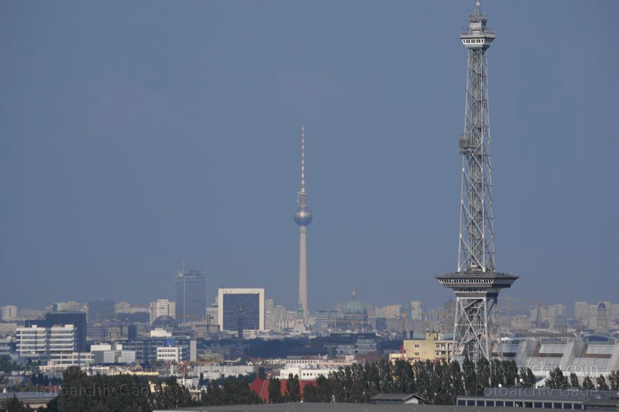 Blick vom Drachenberg in Charlottenburg-Wilmersdorf auf Berlin in Richtung Mitte
2. 8. 2014. Berlin. Blick vom Drachenberg in Charlottenburg-Wilmersdorf auf Berlin in Richtung Mitte. Funkturm. Messegelände. Fernsehturm
Schlüsselwörter: Berlin;Fernsehturm;Funkturm;Germany;2014;Messegelände
