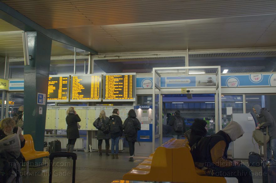 Berlin. Zentraler Omnibusbahnhof Berlin. ZOB
15. 1. 2014. Berlin. Charlottenburg-Wilmersdorf. Westend. Zentraler Omnibusbahnhof Berlin. ZOB. Anzeigentafel mit Abfahrtszeiten.
Schlüsselwörter: Berlin;Brücke;Charlottenburg;Charlottenburg-Wilmersdorf;Germany;Westend;Zentraler Omnibusbahnhof;2014;ZOB