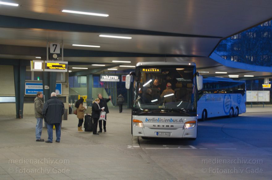 Berlin. Zentraler Omnibusbahnhof Berlin. ZOB. Reisebus
15. 1. 2014. Berlin. Charlottenburg-Wilmersdorf. Westend. Zentraler Omnibusbahnhof Berlin. ZOB. Reisebus
Schlüsselwörter: Autobus;Berlin;Brücke;Charlottenburg;Charlottenburg-Wilmersdorf;Germany;Reisebus;Westend;Zentraler Omnibusbahnhof;2014;ZOB