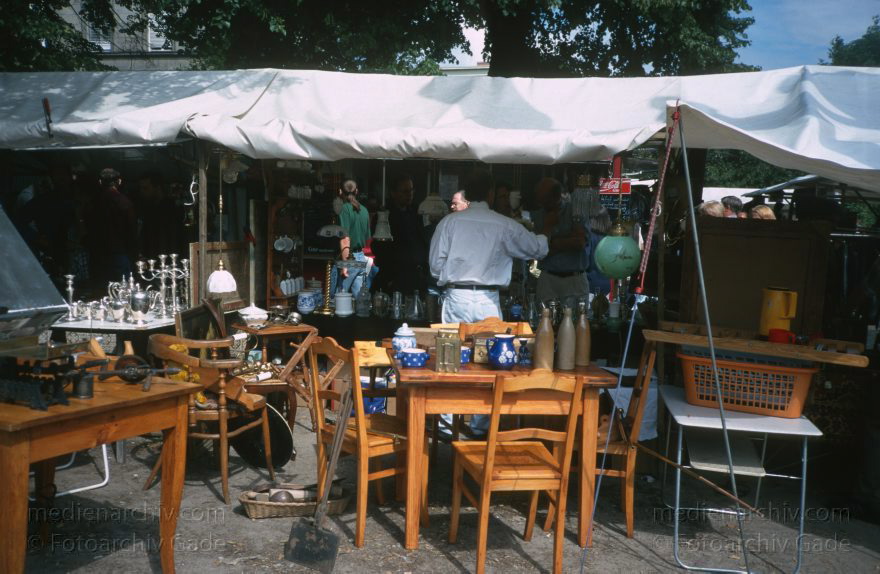 Berlin. Charlottenburg. Flohmarkt an der Straße des Juni
August. 1996. Berlin. Charlottenburg. Flohmarkt an der Straße des 17. Juni
Schlüsselwörter: Berlin;Charlottenburg;Deutschland;Flohmarkt;Germany;1996;Straße des 17 Juni