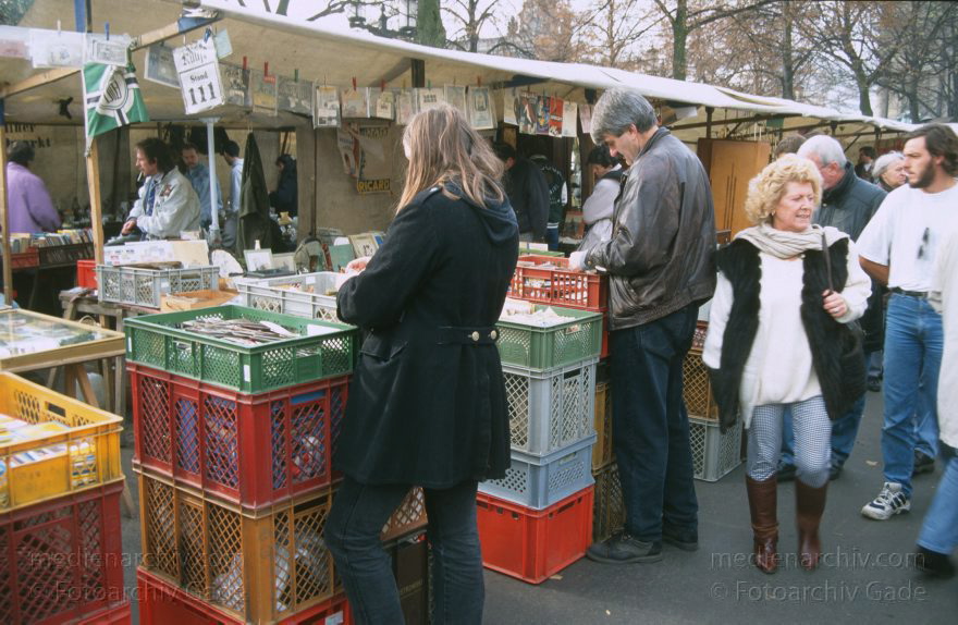 Berlin. Charlottenburg. Flohmarkt an der Straße des Juni
10. 1996. Berlin. Charlottenburg. Flohmarkt an der Straße des 17. Juni
Schlüsselwörter: Berlin;Charlottenburg;Deutschland;Flohmarkt;Germany;1996;Straße des 17 Juni