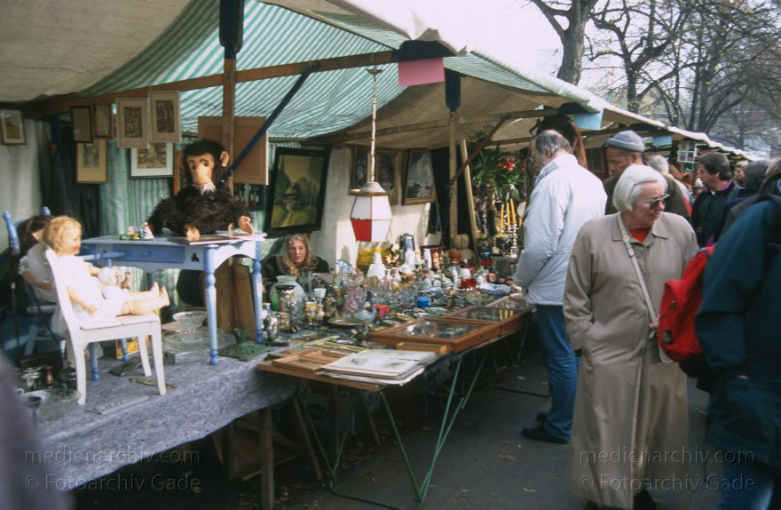Berlin. Charlottenburg. Flohmarkt an der Straße des Juni
11. 1996. Berlin. Charlottenburg. Flohmarkt an der Straße des 17. Juni
Schlüsselwörter: Berlin;Charlottenburg;Deutschland;Flohmarkt;Germany;1996;Straße des 17 Juni