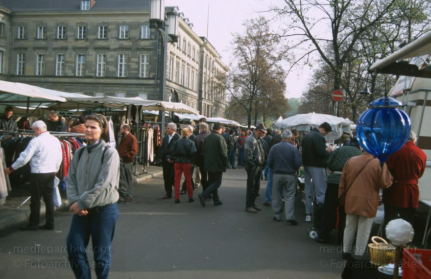 Berlin. Charlottenburg. Flohmarkt an der Straße des Juni
11. 1996. Berlin. Charlottenburg. Flohmarkt an der Straße des 17. Juni
Schlüsselwörter: Berlin;Charlottenburg;Deutschland;Flohmarkt;Germany;1996;Straße des 17 Juni