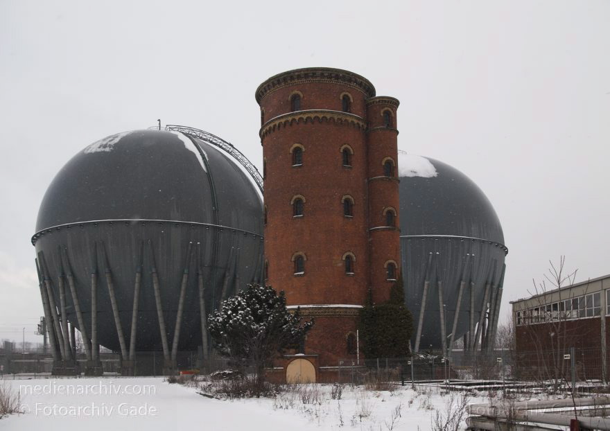 Berlin. Charlottenburg. Gaswerk
12. 3. 2006. Berlin. Charlottenburg. Gastank.
Schlüsselwörter: Berlin;Charlottenburg;Deutschland;Gastank;Gaswerk;2006;Germany