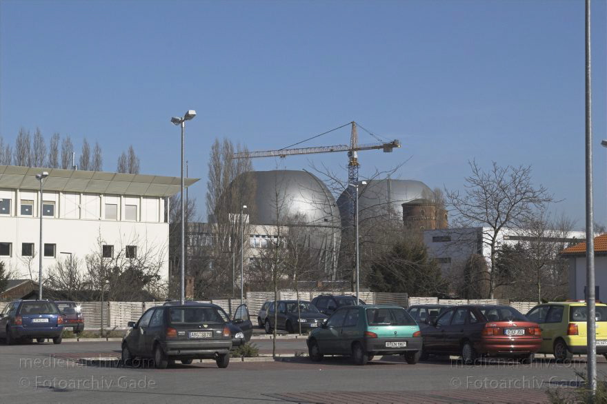 Berlin. Abriss des ehemaligen Gaswerks Charlottenburg
13. 3. 2007. Berlin. Abriss der Kugelgasbehälter des ehemaligen Gaswerks Charlottenburg mit denkmalgeschütztem Wasserturm.
Schlüsselwörter: Berlin;Charlottenburg;Deutschland;Energieversorgung;Gasversorgung;Gaswerk;Germany;2007;Kugeltanks