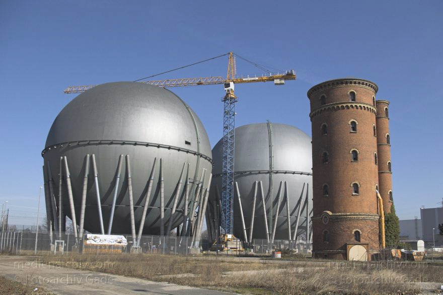 Berlin. Abriss des ehemaligen Gaswerks Charlottenburg
13. 3. 2007. Berlin. Abriss der Kugelgasbehälter des ehemaligen Gaswerks Charlottenburg mit denkmalgeschütztem Wasserturm.
Schlüsselwörter: Berlin;Charlottenburg;Deutschland;Energieversorgung;Gasversorgung;Gaswerk;Germany;2007;Kugeltanks