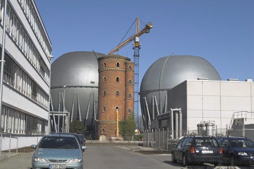 Berlin. Abriss des ehemaligen Gaswerks Charlottenburg
13. 3. 2007. Berlin. Abriss der Kugelgasbehälter des ehemaligen Gaswerks Charlottenburg mit denkmalgeschütztem Wasserturm.
Schlüsselwörter: Berlin;Charlottenburg;Deutschland;Energieversorgung;Gasversorgung;Gaswerk;Germany;2007;Kugeltanks