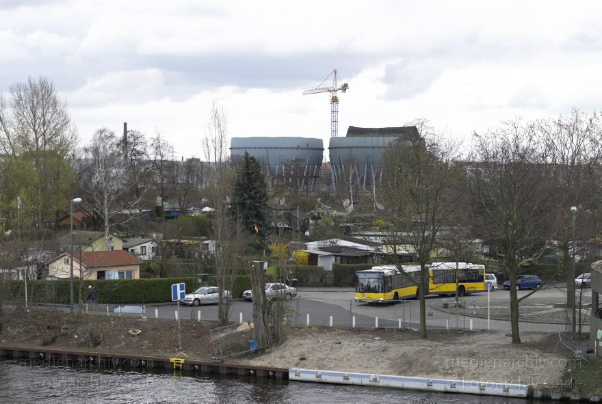 Berlin. Abriss des ehemaligen Gaswerks Charlottenburg
6. 4. 2007. Berlin. Abriss der Kugelgasbehälter des Gaswerks Charlottenburg.
Schlüsselwörter: Berlin;Charlottenburg;Deutschland;Energieversorgung;Gasversorgung;Gaswerk;Germany;2007;Kugeltanks