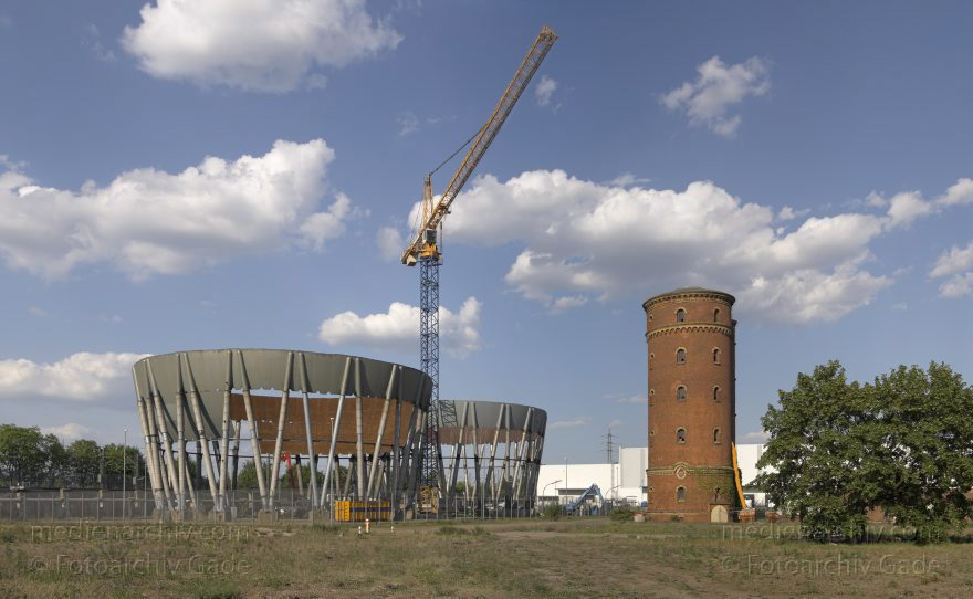 Berlin. Abriss des ehemaligen Gaswerks Charlottenburg
6. 5. 2007. Berlin. Abriss der Kugelgasbehälter des ehemaligen Gaswerks Charlottenburg mit denkmalgeschütztem Wasserturm.
Schlüsselwörter: Charlottenburg;Deutschland;Gaswerk;Berlin;Germany