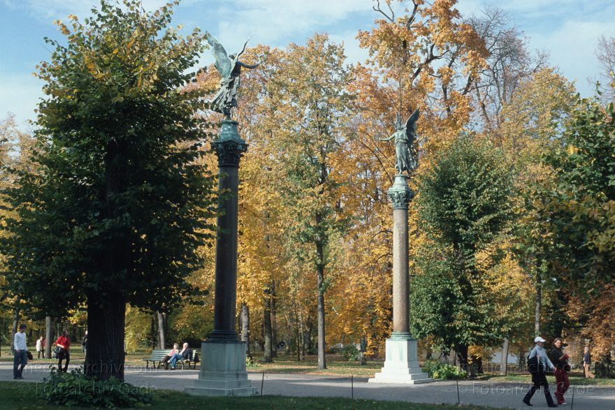 Berlin. Schlosspark. Schloss Charlottenburg. Herbst
Oktober 2004. Berlin. Charlottenburg. Schlosspark. Schloss Charlottenburg. Herbstaufnahmen.
Schlüsselwörter: Berlin;Charlottenburg;Deutschland;Germany;Schloss Charlottenburg;2004;Schloßpark