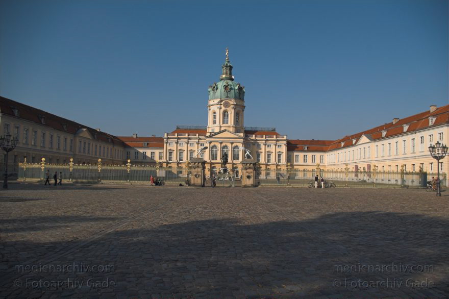 Berlin. Schloss Charlottenburg. Park
6. Oktober 2005. Berlin. Charlottenburg. Schloss Charlottenburg. Schloss Charlottenburg.
Schlüsselwörter: Berlin;Charlottenburg;Deutschland;Germany;2005;Schloss