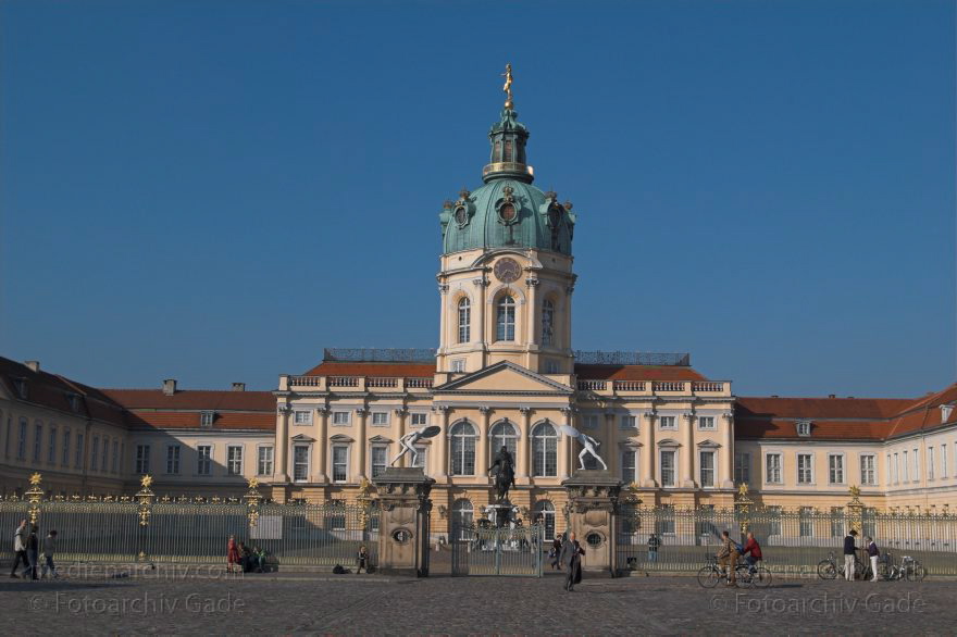 Berlin. Schloss Charlottenburg. Park
6. Oktober 2005. Berlin. Charlottenburg. Schloss Charlottenburg. Schloss Charlottenburg.
Schlüsselwörter: Berlin;Charlottenburg;Deutschland;Germany;2005;Schloss