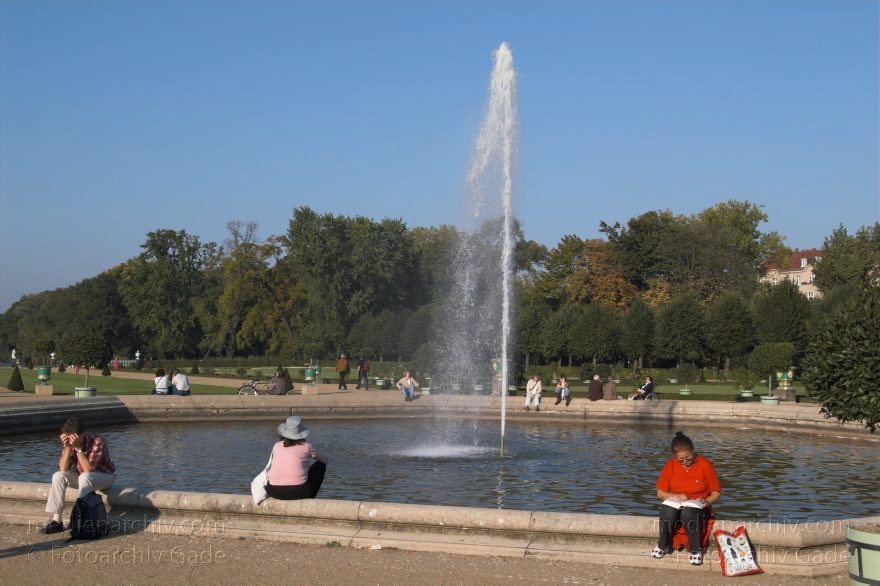 Berlin. Schloss Charlottenburg. Park
6. Oktober 2005. Berlin. Charlottenburg. Schloss Charlottenburg. Schloss Charlottenburg. Brunnen
Schlüsselwörter: Berlin;Charlottenburg;Deutschland;Germany;2005;Schloss