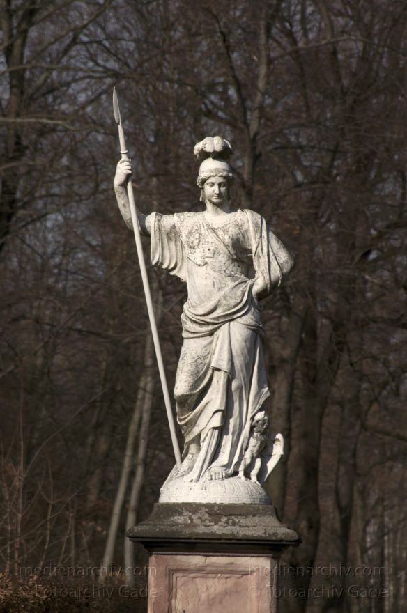 Berlin. Charlottenburg. Schlosspark. Staute. Krieger
4. 3. 2012. Berlin. Charlottenburg. Schlosspark. Staute. Krieger
Schlüsselwörter: Berlin;Charlottenburg;Deutschland;Germany;Krieger;Schlosspark;2012;Statue