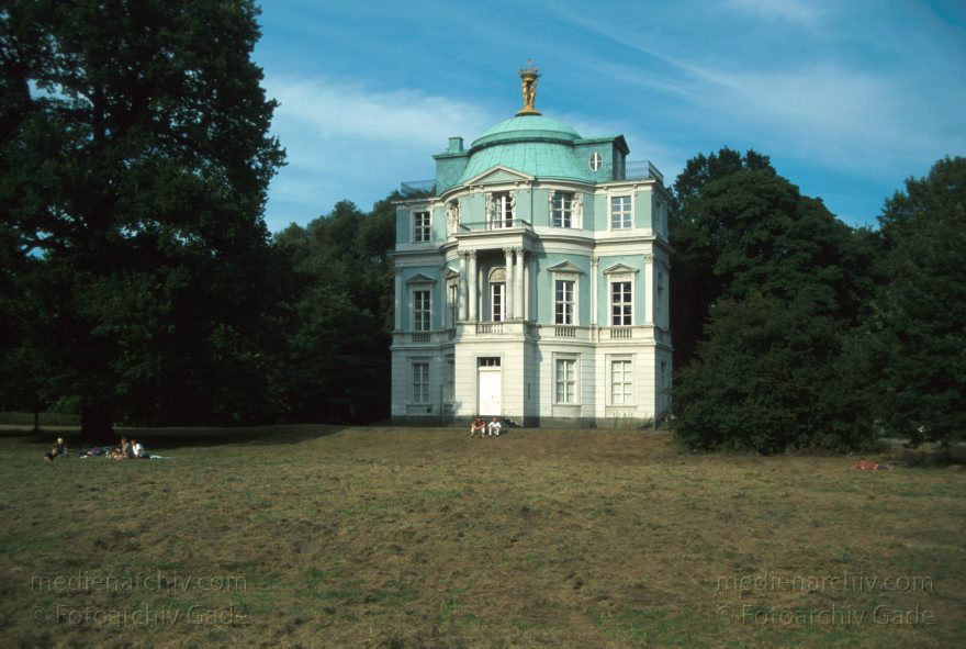 Berlin. Charlottenburg. Schlosspark
August 1996. Deutschland. Berlin. Charlottenburg. Belvedere beim Schloss Charlottenburg
Schlüsselwörter: Belvedere;Berlin;Charlottenburg;Deutschland;Germany;Park;1996;Schloss