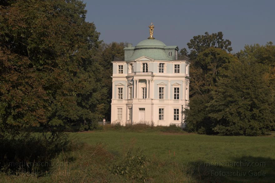 Berlin. Charlottenburg. Schlosspark
6. Oktober 2005. Berlin. Charlottenburg. Schloss Charlottenburg. Schloss Charlottenburg. Belvedere
Schlüsselwörter: Berlin;Charlottenburg;Deutschland;Germany;2005;Schloss
