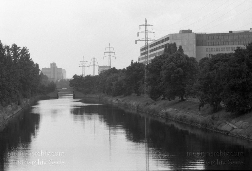 Berlin. Charlottenburg
19. 8. 1996. Berlin. Charlottenburg
Schlüsselwörter: Berlin;Charlottenburg;Deutschland;Fluss;Germany;1996;Spree