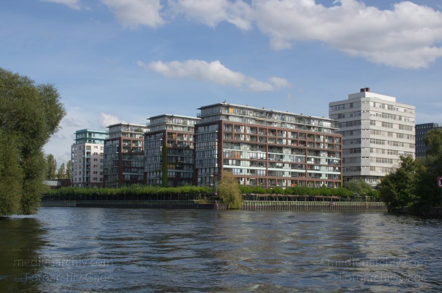 Berlin. Charlottenburg. Spree.
25. 9. 2012. Berlin. Charlottenburg. Fluss Spree.
Schlüsselwörter: Berlin;Charlottenburg;Deutschland;Fluss;Germany;2012;Spree