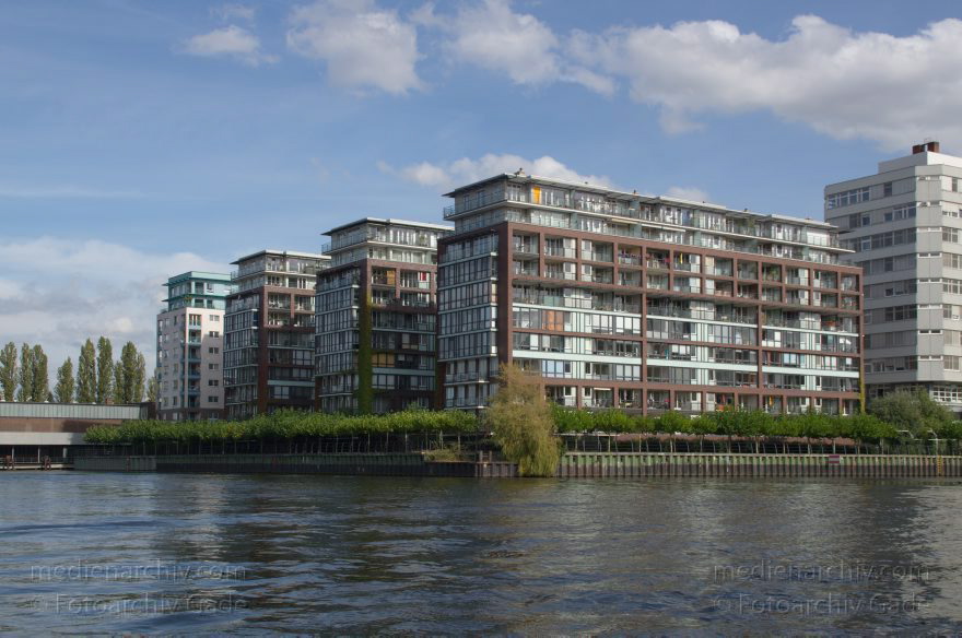 Berlin. Charlottenburg. Spree.
25. 9. 2012. Berlin. Charlottenburg. Fluss Spree.
Schlüsselwörter: Berlin;Charlottenburg;Deutschland;Fluss;Germany;2012;Spree