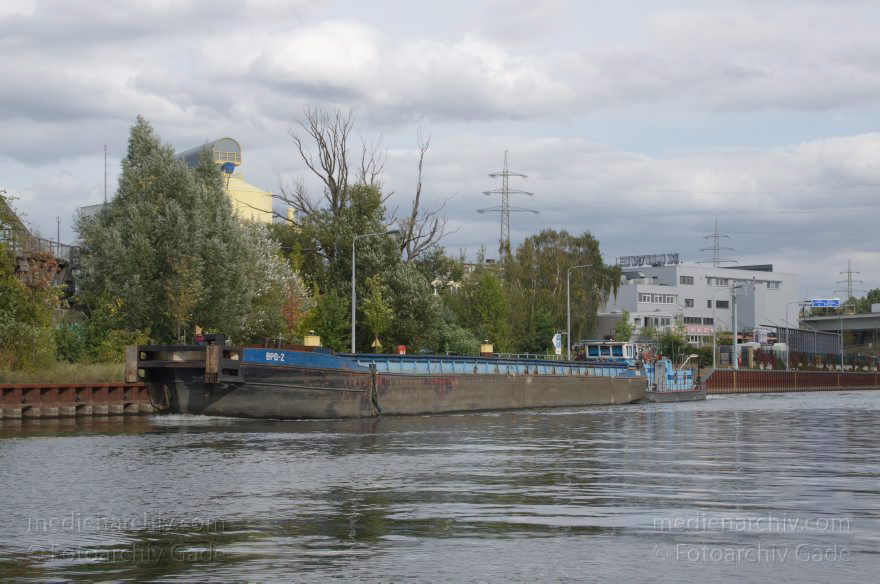 Berlin. Charlottenburg. Spree. Binnenschiff
25. 9. 2012. Berlin. Charlottenburg. Fluss Spree. Binnenschiff
Schlüsselwörter: Berlin;Binnenschiffe;Charlottenburg;Deutschland;Fluss;Germany;Schifffahrt;2012;Spree