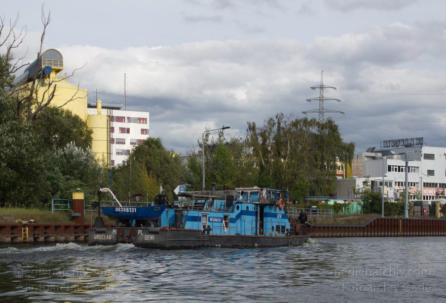 Berlin. Charlottenburg. Spree. Schubboot. Binnenschiff
25. 9. 2012. Berlin. Charlottenburg. Fluss Spree. Schubboot. Binnenschiff
Schlüsselwörter: Berlin;Binnenschiffe;Charlottenburg;Deutschland;Fluss;Germany;Schifffahrt;Schubboot;2012;Spree