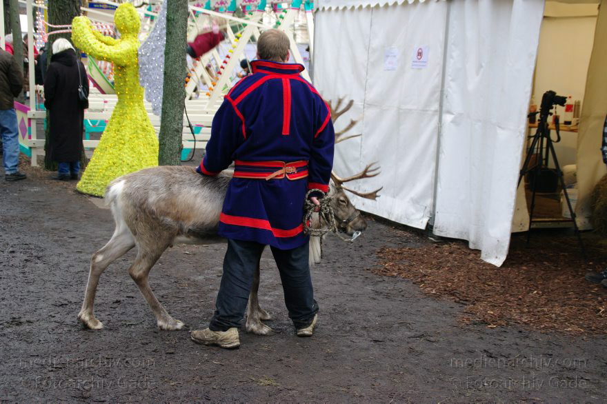 Berlin. Charlottenburg. Weihnachtsmarkt vor dem Schloss Charlottenburg.
13. 12. 2009. Berlin. Charlottenburg. Weihnachtsmarkt vor dem Schloss Charlottenburg.
Schlüsselwörter: Berlin;Charlottenburg;Deutschland;Germany;2009;Weihnachtsmarkt