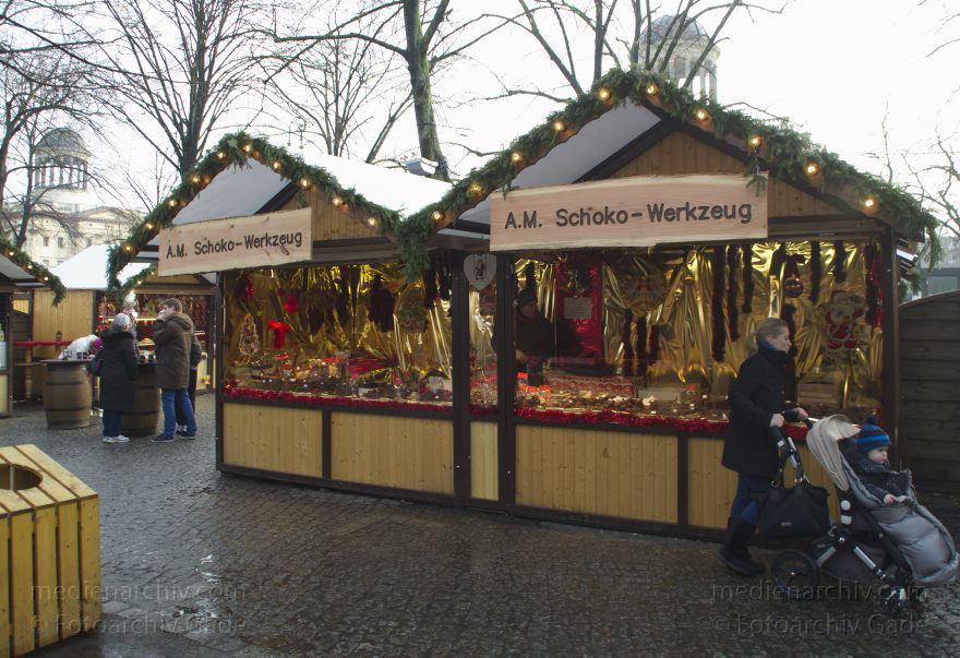 Berlin. Charlottenburg. Weihnachstmarkt beim Schloss
26. 12. 2013. Berlin. Charlottenburg. Weihnachstmarkt beim Schloss
Schlüsselwörter: Berlin;Charlottenburg;Germany;Weihnachten;2013;Weihnachtsmarkt