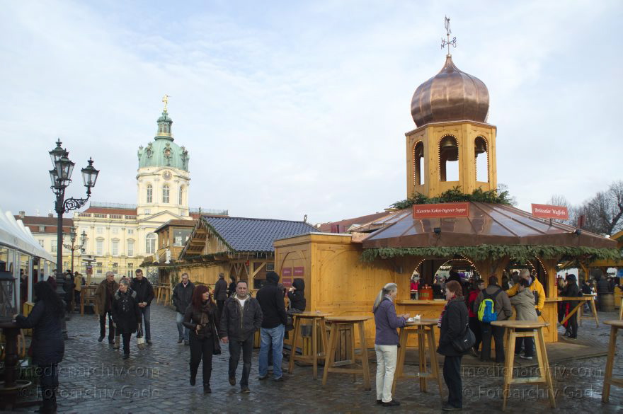 Berlin. Schloss Charlottenburg. Weihnachstmarkt beim Schloss
26. 12. 2013. Berlin. Schloss Charlottenburg. Weihnachstmarkt beim Schloss
Schlüsselwörter: Berlin;Charlottenburg;Germany;Schloss;Weihnachten;2013;Weihnachtsmarkt