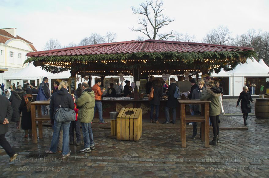Berlin. Charlottenburg. Weihnachstmarkt beim Schloss
26. 12. 2013. Berlin. Charlottenburg. Weihnachstmarkt beim Schloss
Schlüsselwörter: Berlin;Charlottenburg;Germany;Weihnachten;2013;Weihnachtsmarkt