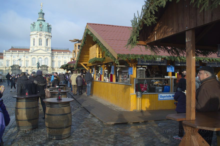 Berlin. Schloss Charlottenburg. Weihnachstmarkt beim Schloss
26. 12. 2013. Berlin. Schloss Charlottenburg. Weihnachstmarkt beim Schloss
Schlüsselwörter: Berlin;Charlottenburg;Germany;Schloss;Weihnachten;2013;Weihnachtsmarkt