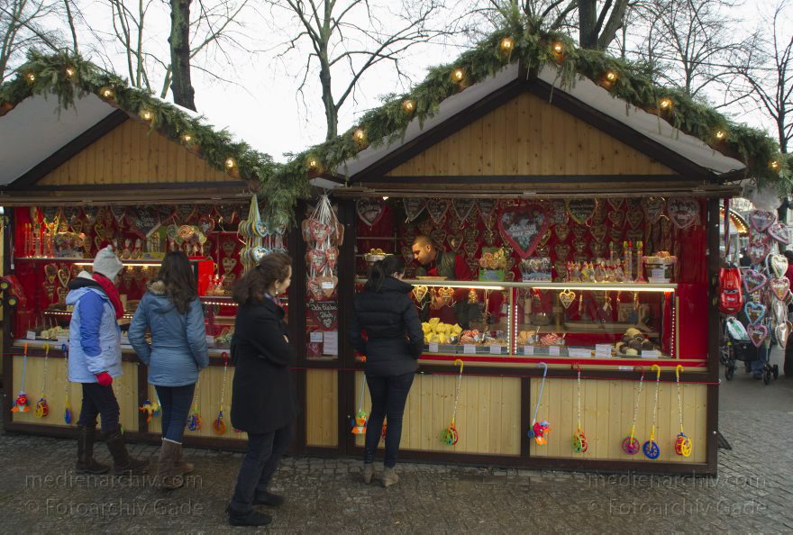 Berlin. Charlottenburg. Weihnachstmarkt beim Schloss
26. 12. 2013. Berlin. Charlottenburg. Weihnachstmarkt beim Schloss
Schlüsselwörter: Berlin;Charlottenburg;Germany;Weihnachten;2013;Weihnachtsmarkt