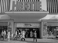 Dateiname=Berlin-Charlottenburg-Wilmersdorfer-19921020-11.jpg
Dateigröße=201KB
Abmessungen: 880x649
hinzugefügt am: 04. Januar 2016 Berlin-Charlottenburg-Wilmersdorfer-19921020-11.jpg