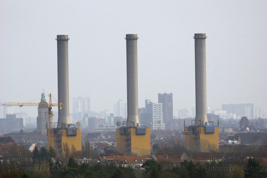 Heizkraftwerk Wilmersdorf
28. 1. 2015. Berlin. Blick vom Drachenberg. Heizkraftwerk Berlin-Wilmersdorf
Schlüsselwörter: 2015;Berlin;Heizkraftwerk;Kraftwerk;Wilmersdorf