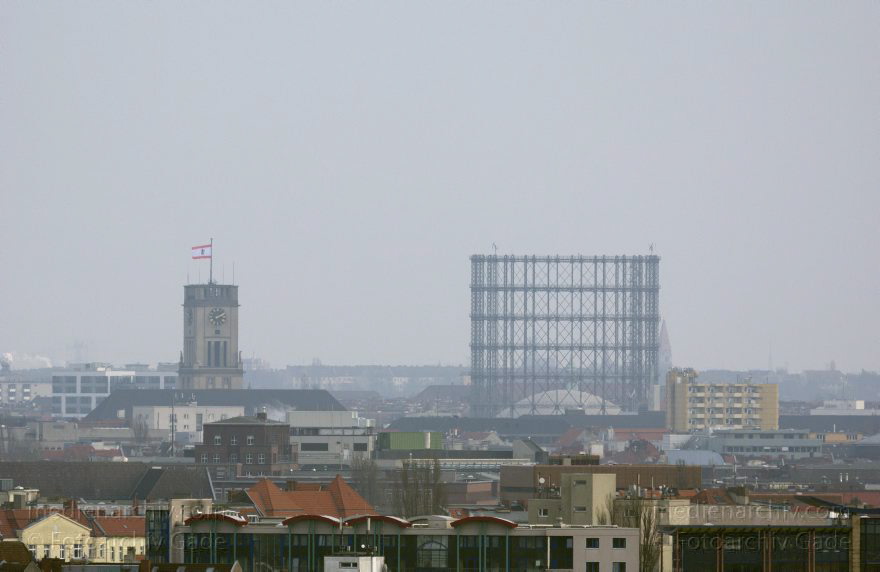 Berlin. Schöneberg. Rathaus. Gasometer
28. 1. 2015. Berlin. Schöneberg. Gasometer. Rathaus.  Blick vom Drachenberg.
Schlüsselwörter: 2015;Berlin;Gasometer;Rathaus;Schöneberg